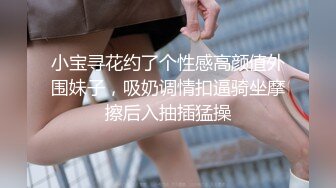 北方妹子家里有点冷，全裸在被窝中手指特写