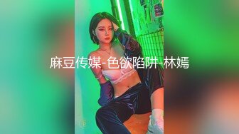 清秀小妖-CD艾草- 女厕所豹子胆露出，跪在边上自慰插菊花，完全无视路人带娃上厕所，吊炸天！