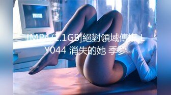 新生势力时代网黄精品性感平面女模拍摄效果不佳，灵机一动与工作人员来了一场特殊拍摄方式