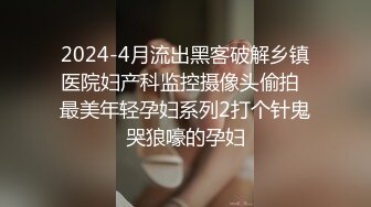 网吧包厢一边下棋骚女友在下面口