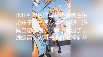 《顶级反差婊子》极品大奶子大屁股风骚脸【吴小姐】露脸私拍全套流出，自扇脸全裸展示白皙裸体，这厚重阴毛一看就骚