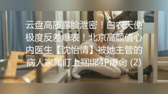 第一次让摄影师帮我们拍的MV