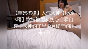 黑絲超短褲淘寶長腿美女模特約我逛街時一直挑逗我帶回家後主動脫下短褲跪在沙發上翹起屁股求操版