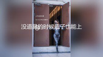 手持镜头操卡哇伊妹子，露脸啪啪女友主动掰穴让特写，女上位再侧入高潮后倒点热水洗逼